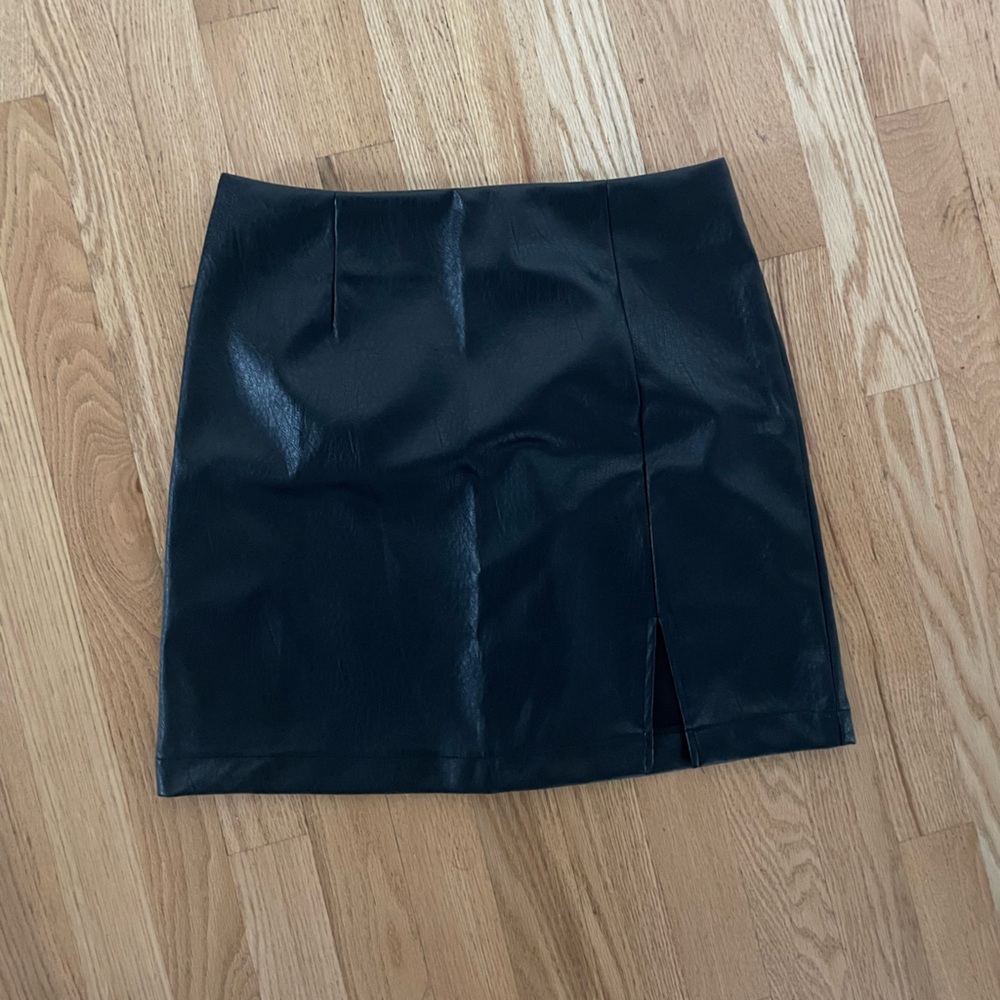 Faux leather mini skirt